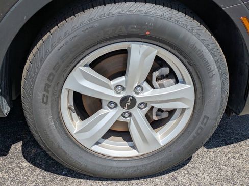 Certified 2025 Kia Sorento LX FWD image 8