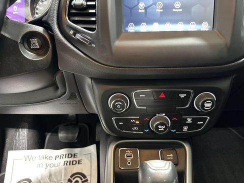 Used 2020 Jeep Compass Latitude FWD image 17