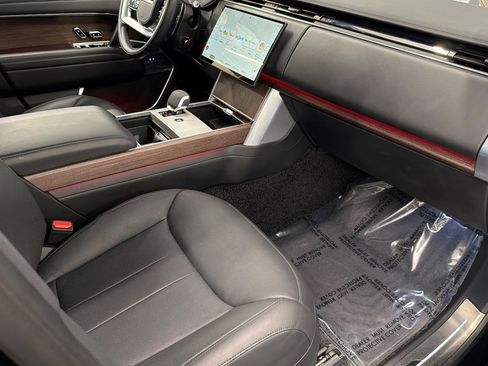 Used 2025 Land Rover Range Rover SE AWD/4WD image 28