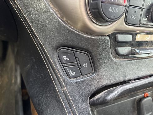 Used 2015 GMC Yukon Denali w/ Premium Package image 17