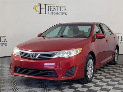Used 2014 Toyota Camry SE image 4