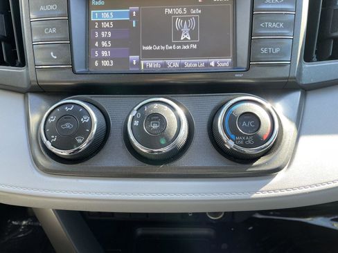 Used 2014 Toyota RAV4 LE image 22