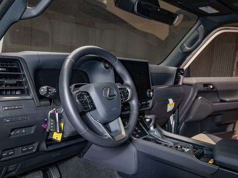 Used 2025 Lexus GX 550 image 13
