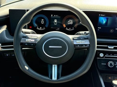 Certified 2025 Hyundai Santa Cruz SE image 13