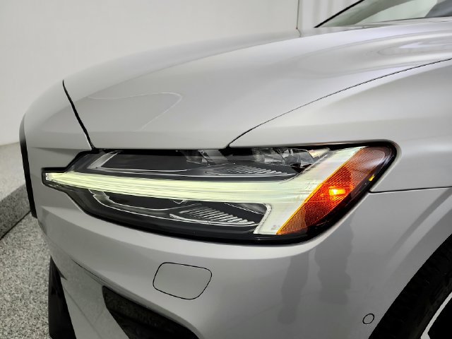 Used 2024 Volvo S60 B5 Ultimate w/ Climate Package AWD/4WD image 32
