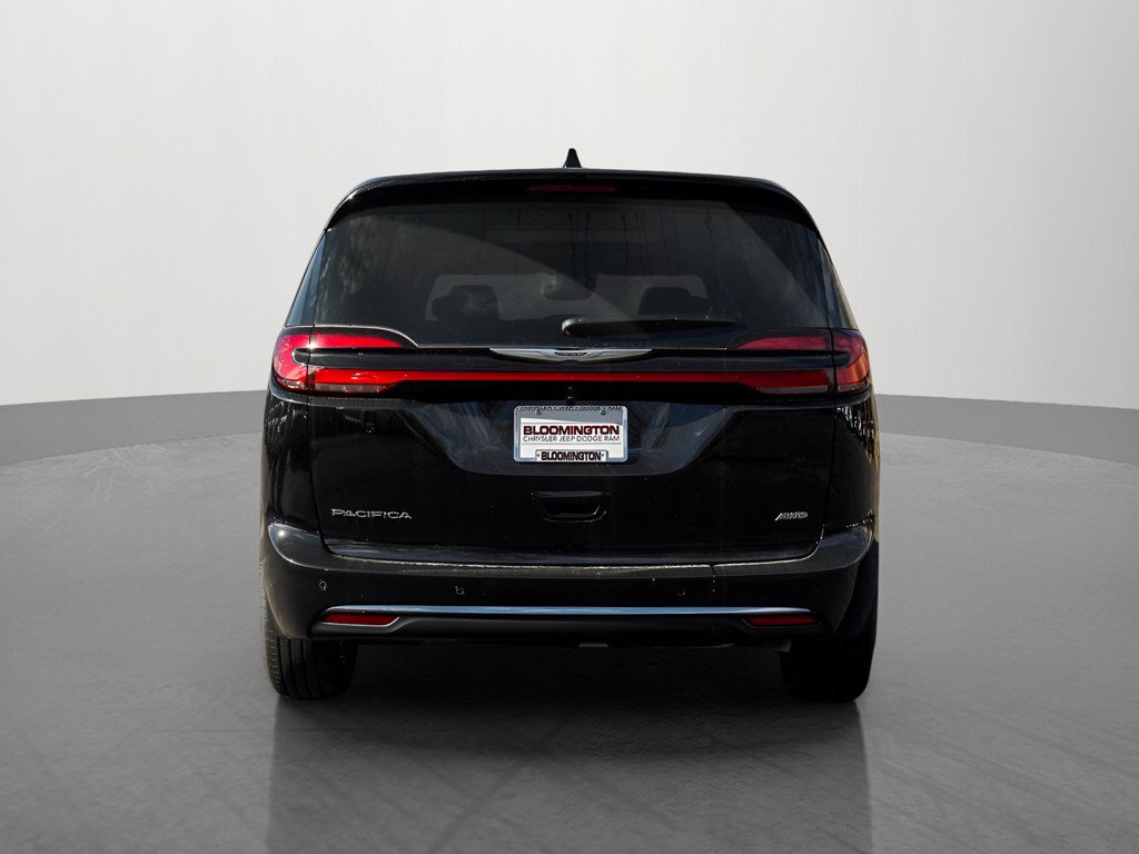 New 2026 Chrysler Pacifica Select AWD/4WD image 4