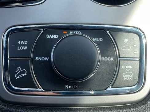 Used 2021 Jeep Grand Cherokee Overland AWD/4WD image 27