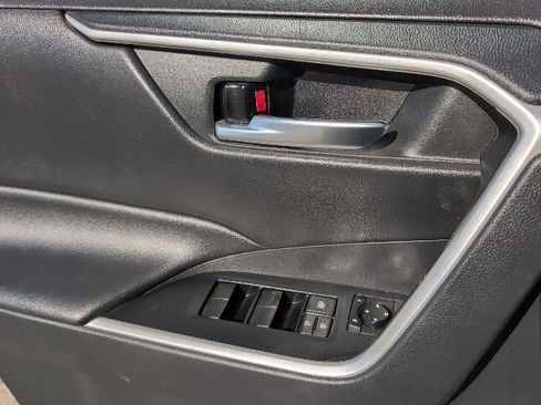 Used 2021 Toyota RAV4 XLE image 15