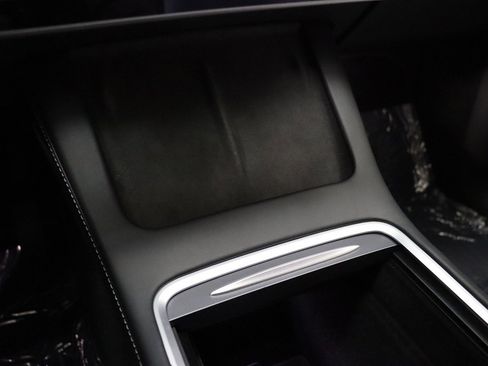 Used 2021 Tesla Model Y Long Range image 37