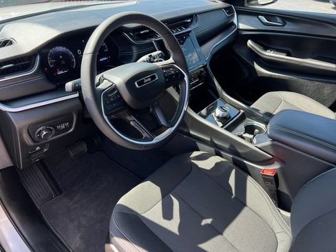 Certified 2025 Jeep Grand Cherokee Laredo X w/ Luxury Tech Group I AWD/4WD image 27