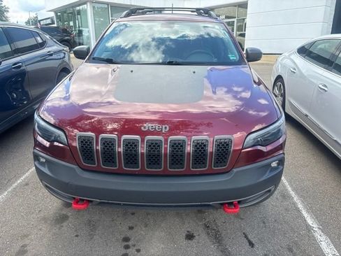 Used 2019 Jeep Cherokee Trailhawk w/ Cold Weather Group AWD/4WD image 2