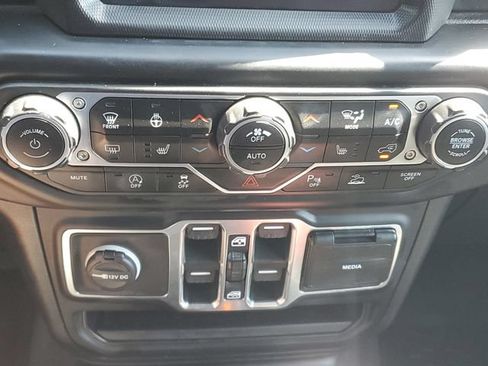 Used 2021 Jeep Wrangler Unlimited Sahara AWD/4WD image 28