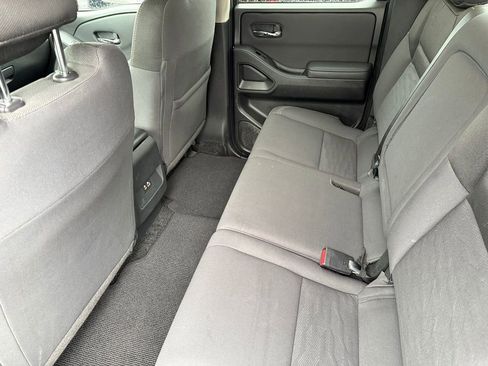 Used 2024 Nissan Frontier SV image 13