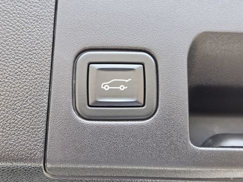 Used 2022 Cadillac XT4 Sport w/ Driver Awareness Package FWD image 10
