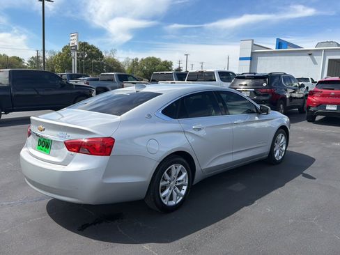Used 2017 Chevrolet Impala LT image 3