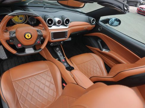 Used 2015 Ferrari California T RWD image 10