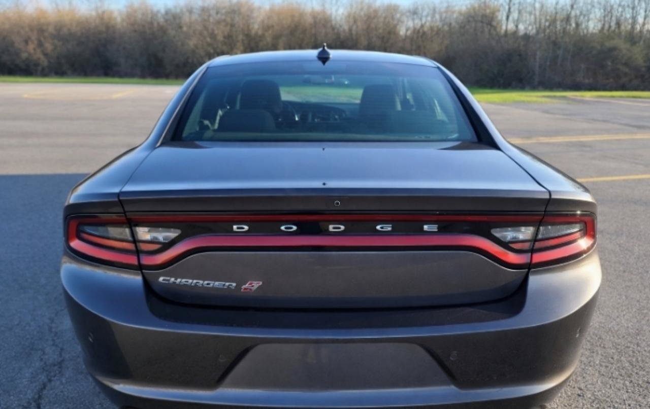 Used 2021 Dodge Charger SXT AWD/4WD image 4