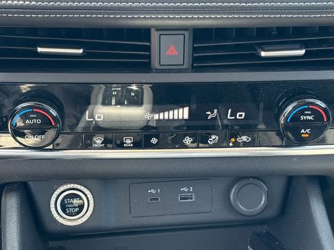 Used 2023 Nissan Rogue SV FWD image 22