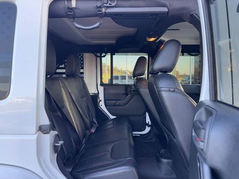 Used 2017 Jeep Wrangler Unlimited Sahara image 13