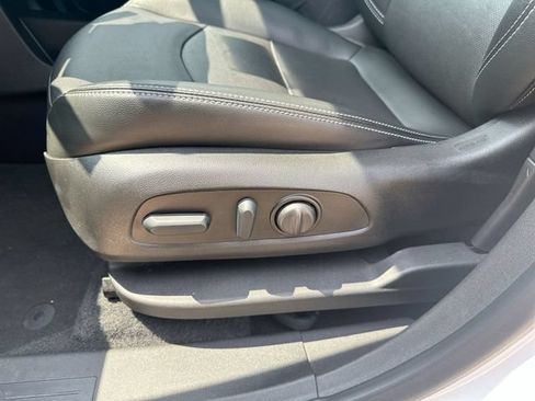 Used 2023 GMC Terrain SLT AWD/4WD image 39