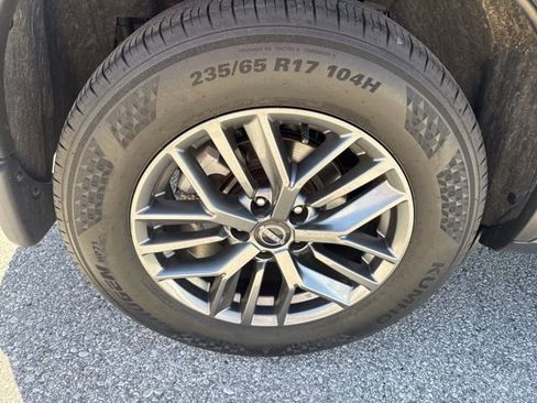 Used 2023 Nissan Rogue S AWD/4WD image 16