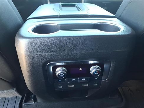 Used 2021 GMC Yukon SLT w/ SLT Luxury Plus Package image 23