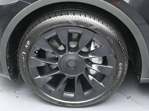 Used 2023 Tesla Model Y Long Range AWD/4WD image 37