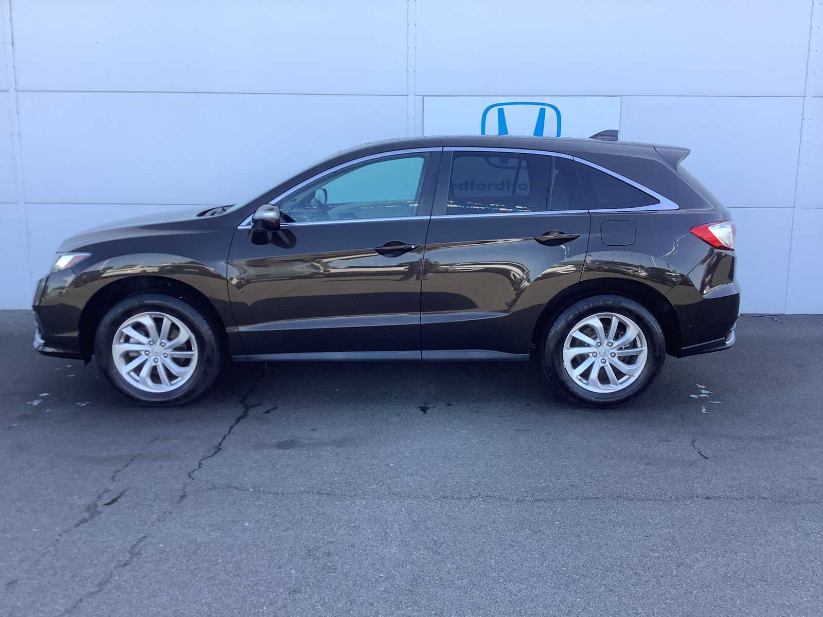 Used 2017 Acura RDX w/ Technology Package AWD/4WD image 2