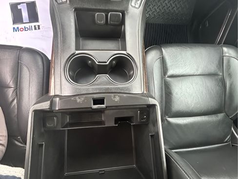 Used 2018 Chevrolet Suburban LT AWD/4WD image 25