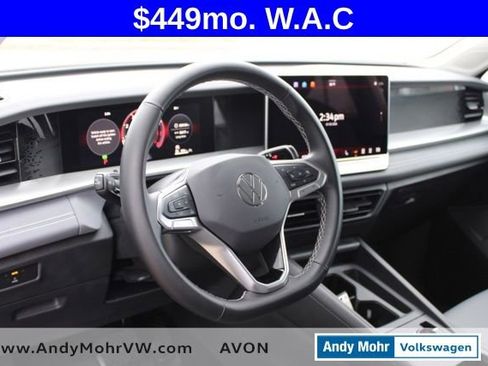 Used 2025 Volkswagen Tiguan SE AWD/4WD image 18