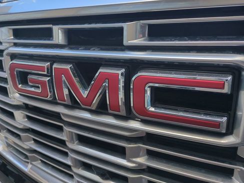 Used 2025 GMC Yukon Denali image 13