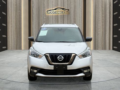 Used 2020 Nissan Kicks SR w/ SR Premium Package FWD image 2