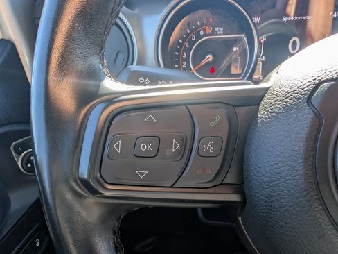 Used 2022 Jeep Gladiator Willys image 21