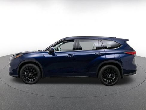 Used 2025 Toyota Highlander XSE AWD/4WD image 4