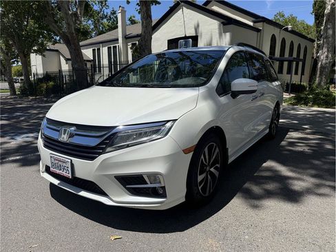 Used 2018 Honda Odyssey Elite image 3