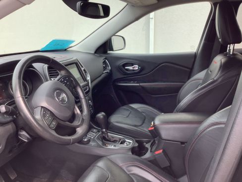 Used 2019 Jeep Cherokee Trailhawk AWD/4WD image 12