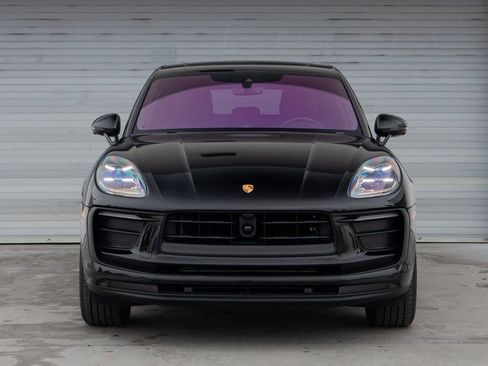 Certified 2025 Porsche Macan image 11