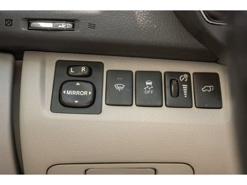 Used 2012 Toyota Highlander Limited w/ Tow Pkg FWD image 26