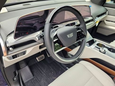 New 2026 Cadillac Vistiq Sport w/ LPO, Floor Liner Package image 22