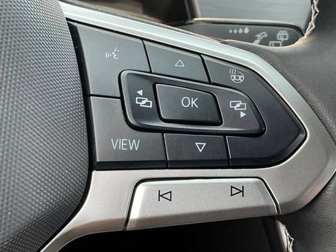 Certified 2024 Volkswagen Atlas Cross Sport SE w/ Panoramic Sunroof Package FWD image 30