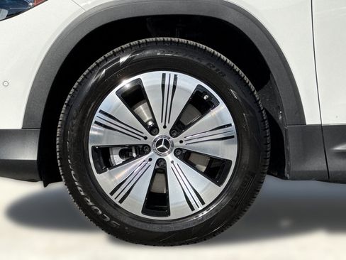 Certified 2024 Mercedes-Benz EQB 300 4MATIC image 11