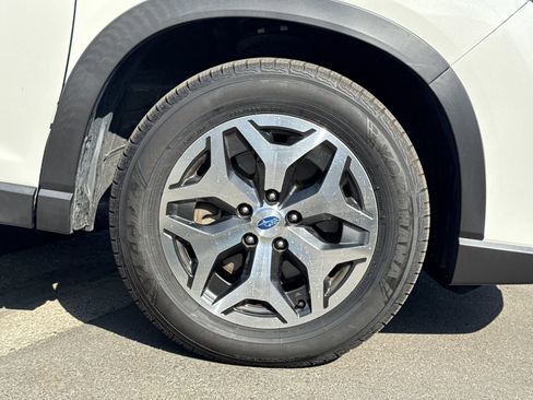 Used 2020 Subaru Forester Premium AWD/4WD image 4