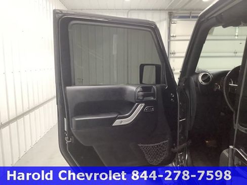 Used 2016 Jeep Wrangler Unlimited Sahara w/ Dual Top Group image 14