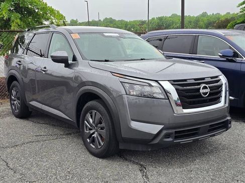Used 2024 Nissan Pathfinder SV FWD image 11