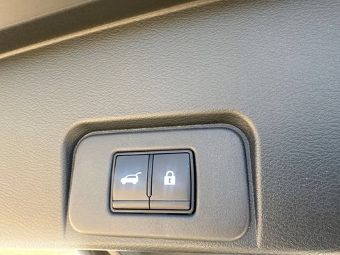 Certified 2025 Nissan Rogue SV FWD image 33