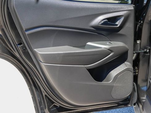 Used 2026 Chevrolet Trax RS FWD image 6