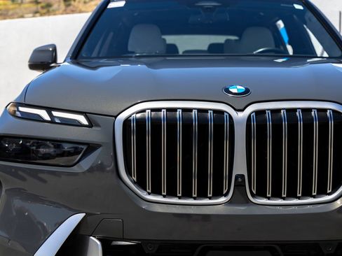 Used 2024 BMW X7 xDrive40i w/ Parking Assistance Package AWD/4WD image 8