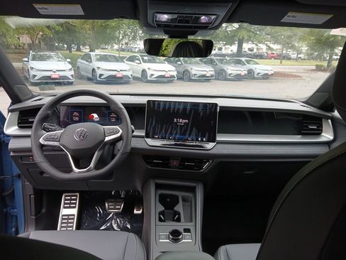 New 2025 Volkswagen Tiguan SE R-Line image 12