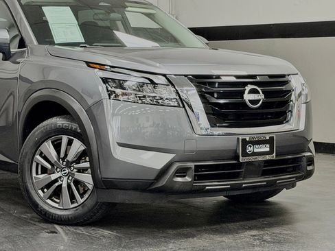 Used 2022 Nissan Pathfinder S FWD image 3