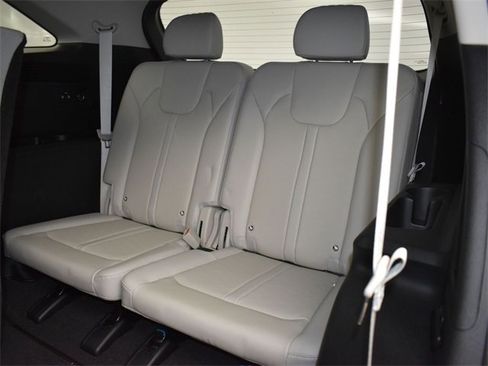 Certified 2025 Kia Sorento S w/ Panoramic Sunroof Package image 11